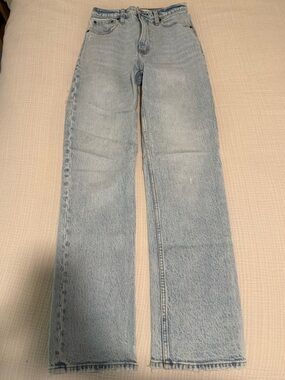 Abercrombie & Fitch The 90’s Straight Ultra High Rise Light Wash Jean with rip